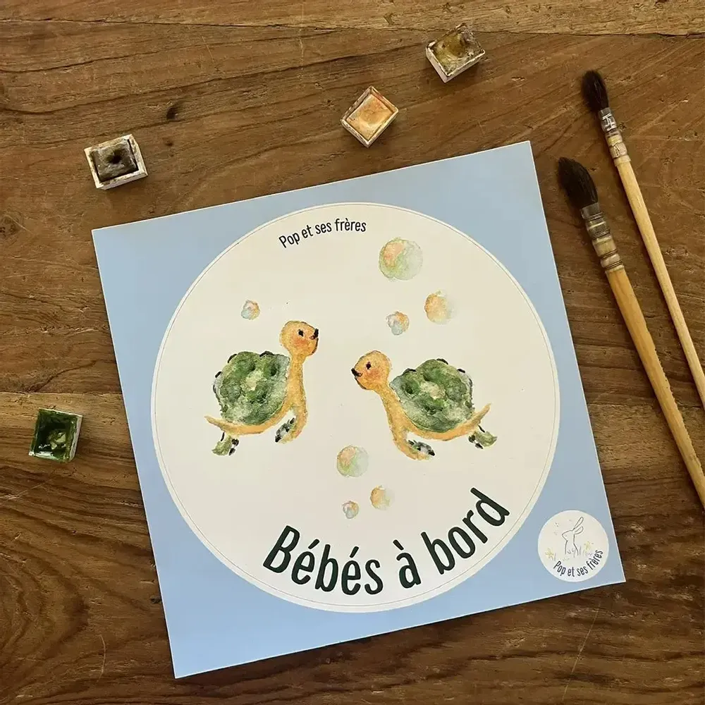 Objets déco enfant - Sticker Bébé à Bord - Les Deux Petites Tortues Français - POP ET SES FRÈRES