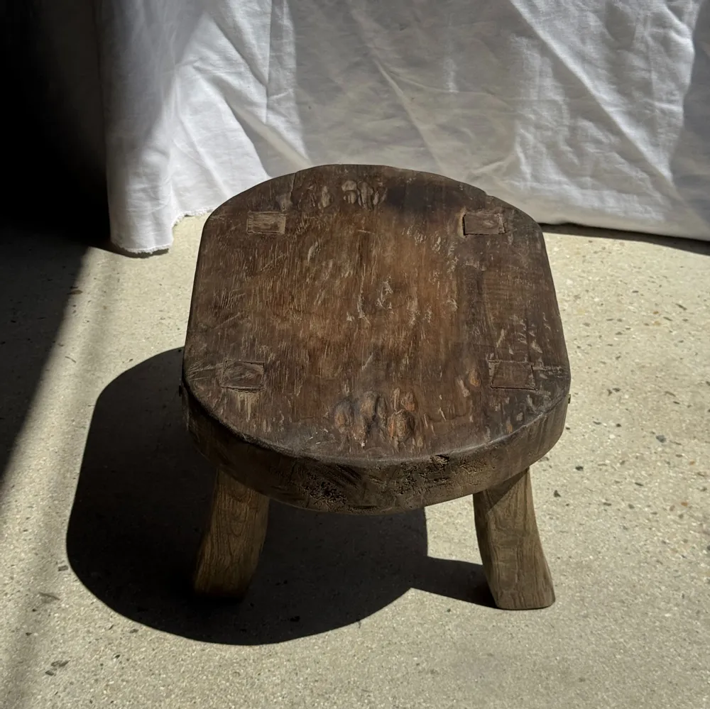 Bancs - Petit stool, tabouret d'appoint en teck massif ovale wabi-sabi H26 - OFFICE OBJETS