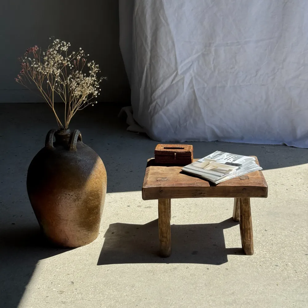 Tabourets - Petit stool, tabouret d'appoint rectangulaire arquée en teck massif - OFFICE OBJETS
