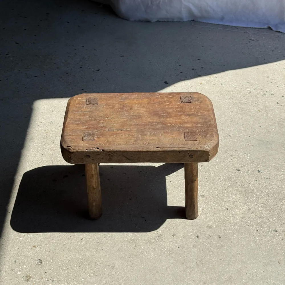 Tabourets - Petit stool, tabouret d'appoint en teck massif rectangulaire arrondi - OFFICE OBJETS