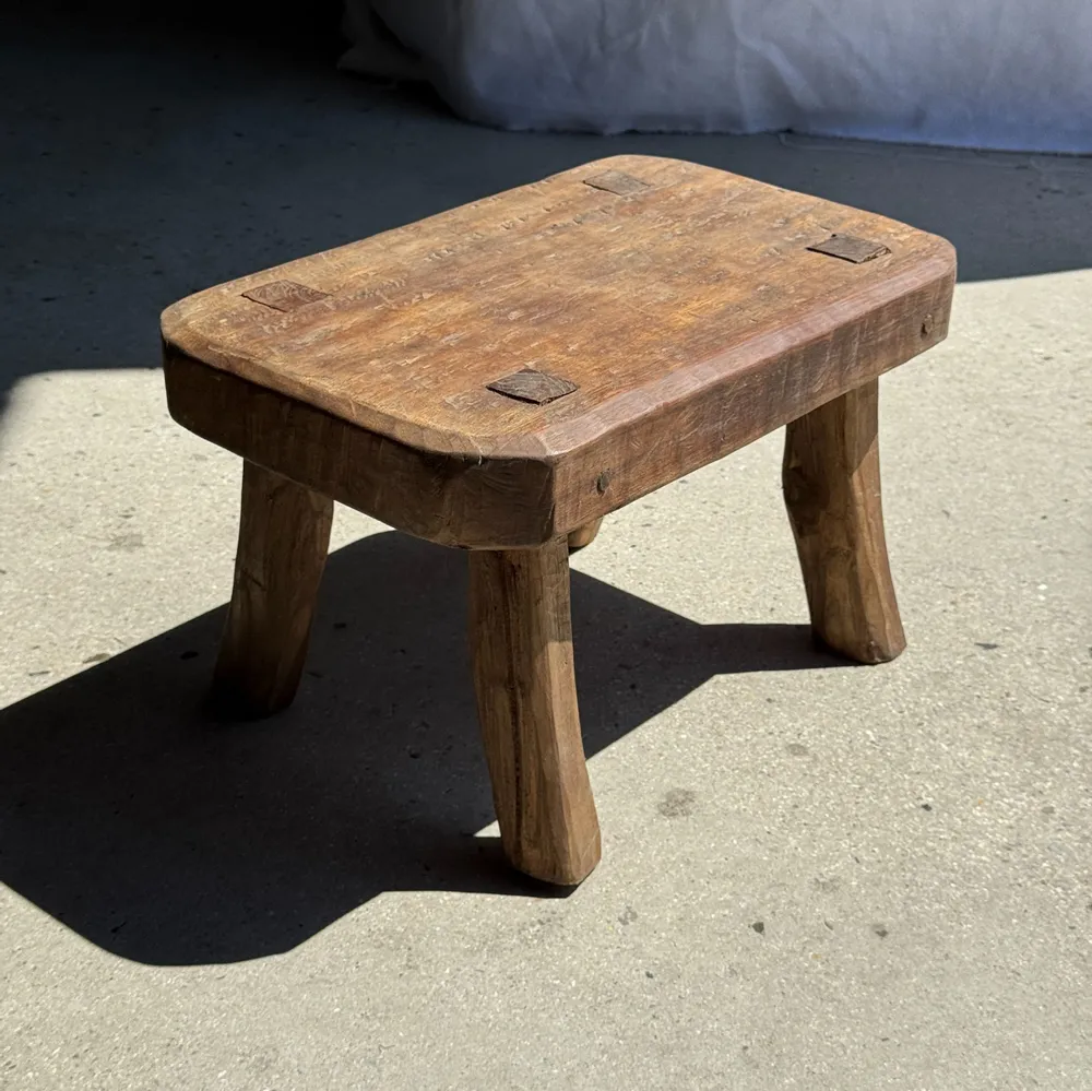 Tabourets - Petit stool, tabouret d'appoint en teck massif rectangulaire arrondi - OFFICE OBJETS