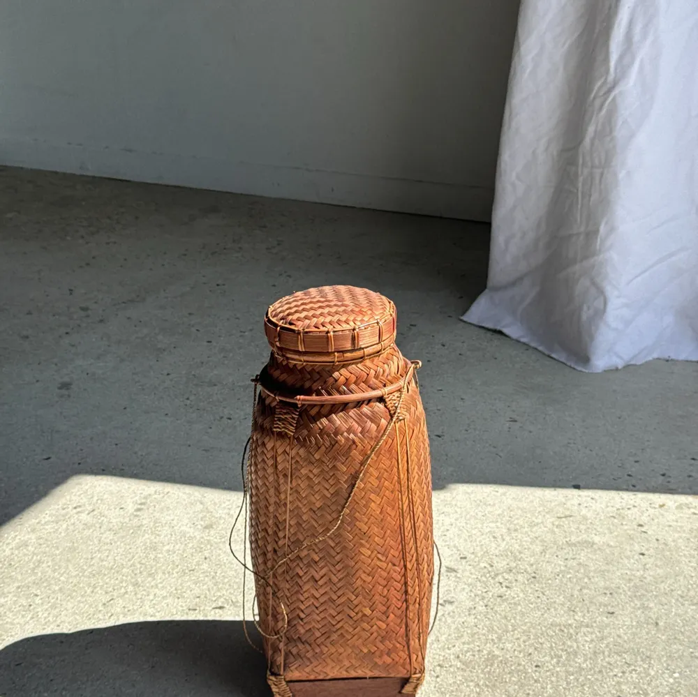 Vases - Petit panier traditionnel balinais à cordelettes H47 D19 0,5kg - OFFICE OBJETS
