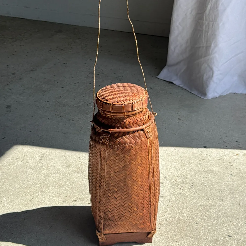 Vases - Petit panier traditionnel balinais à cordelettes H47 D19 0,5kg - OFFICE OBJETS