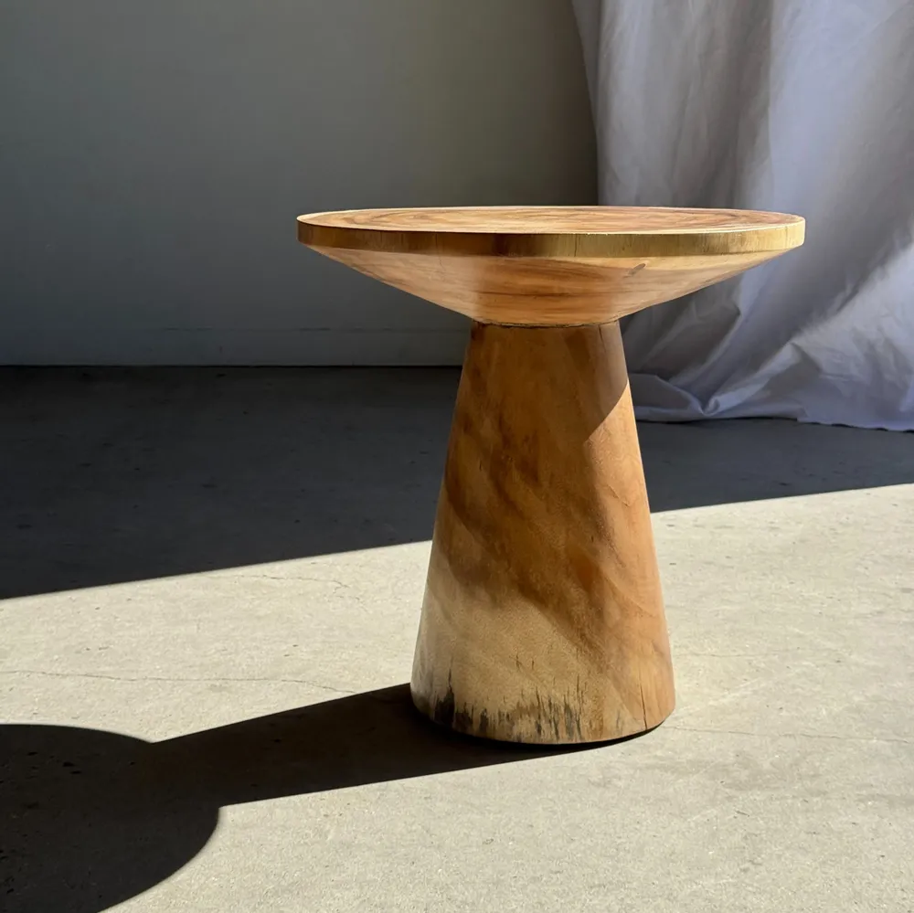 Tables basses - Table d'appoint en suar massif naturel (monoxyle) piètement conique - OFFICE OBJETS