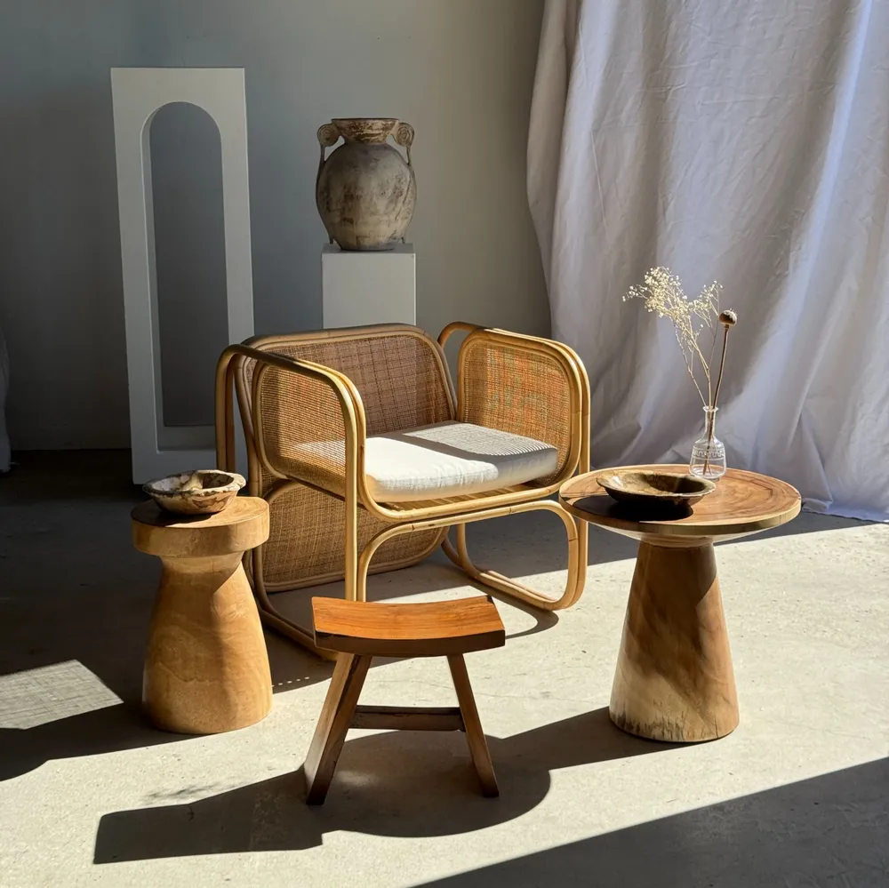 Tables basses - Table d'appoint en suar massif naturel (monoxyle) piètement conique - OFFICE OBJETS