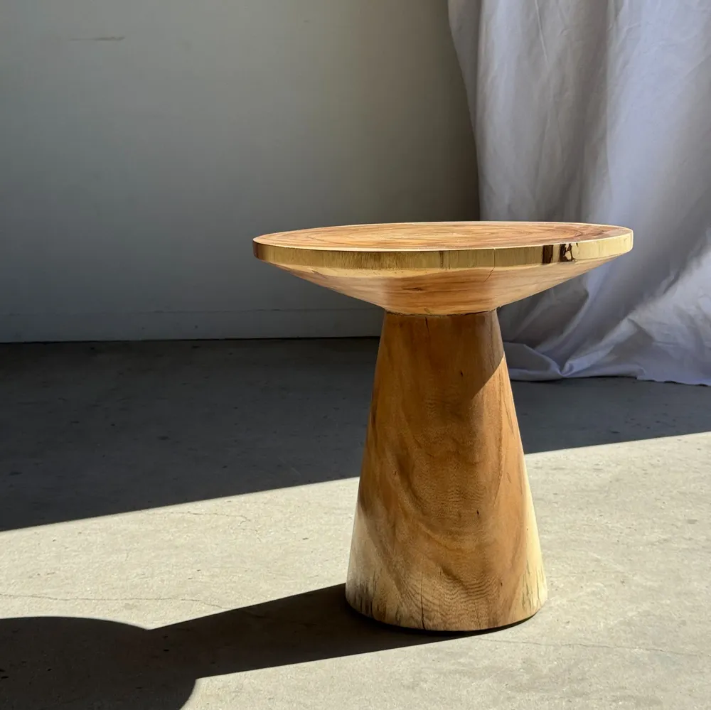 Tables basses - Table d'appoint en suar massif naturel (monoxyle) piètement conique - OFFICE OBJETS