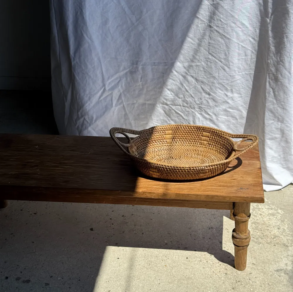 Trays - Large flat oval woven rattan basket with Indonesian handles L53x64 - OFFICE OBJETS
