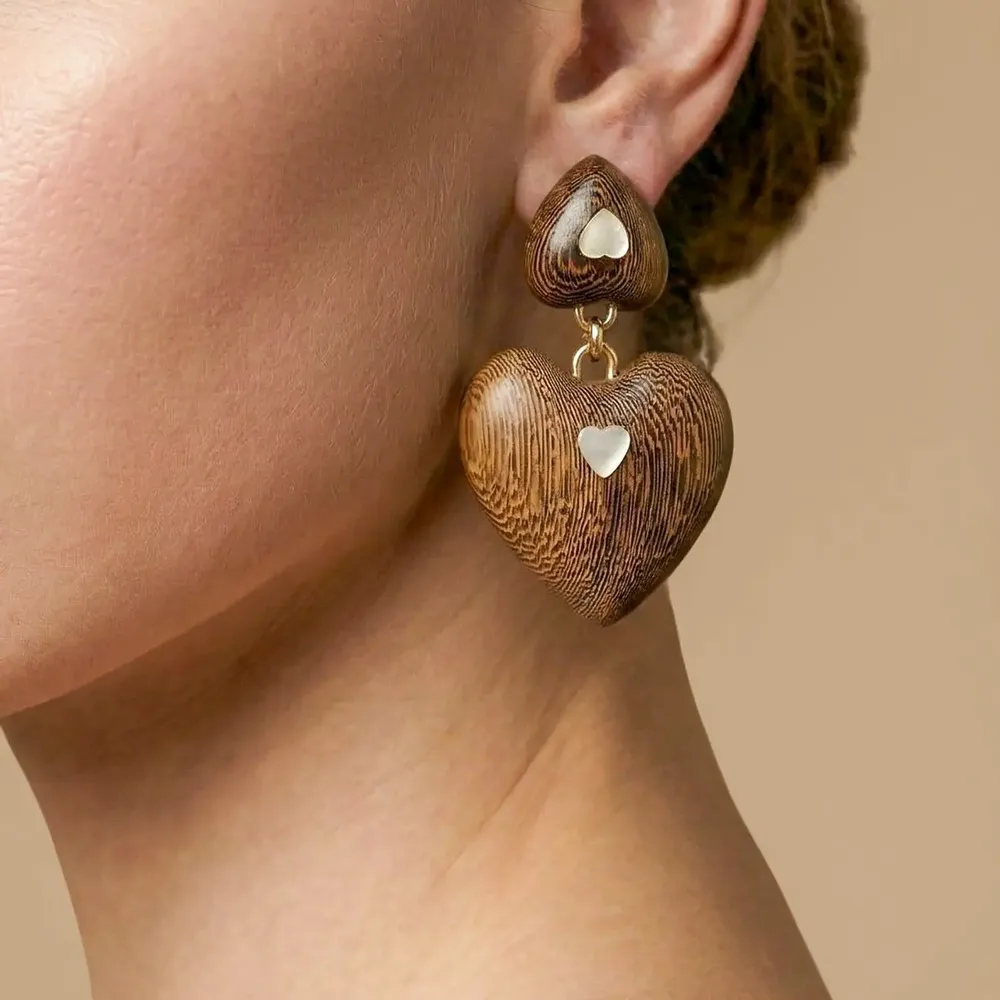 Bijoux - Boucles d'oreilles pendantes double coeur bois de roblès - Wild Heart - NATURE BIJOUX