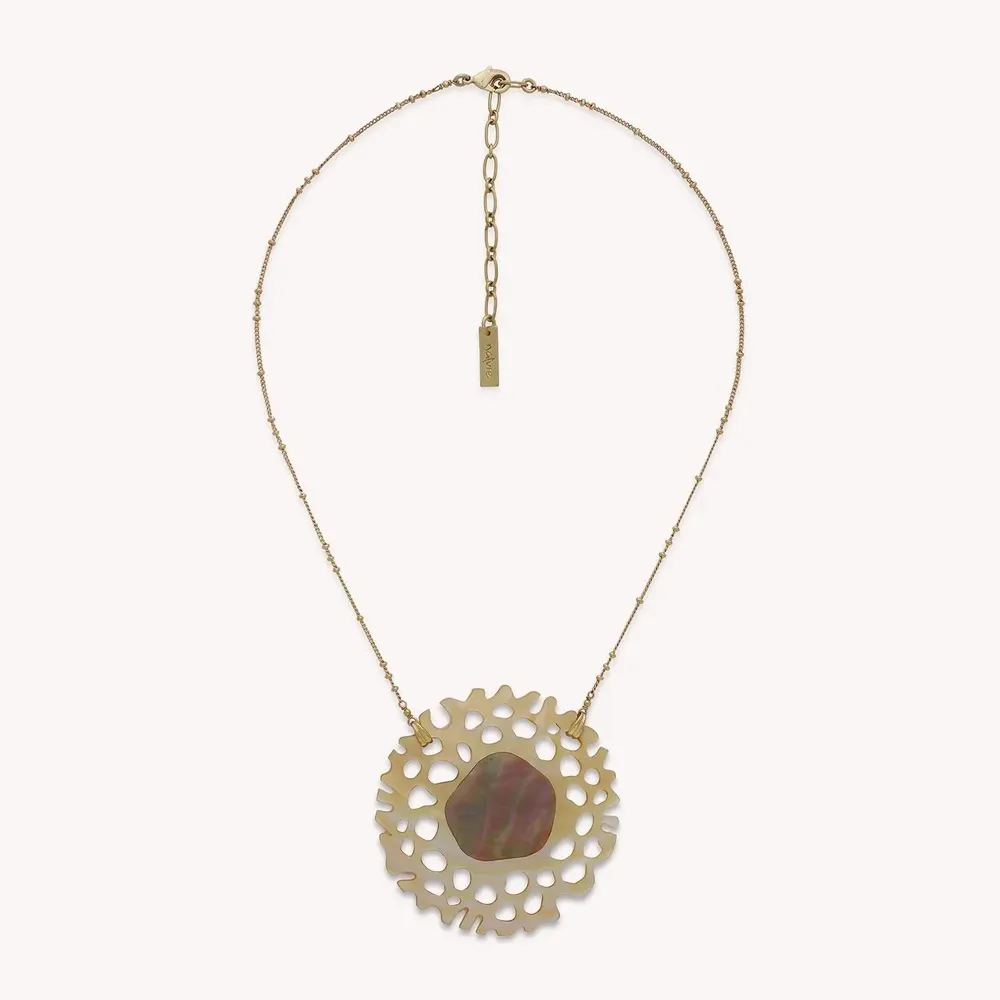 Bijoux - Collier court gros pendentif nacre ajourée - Corallium - NATURE BIJOUX