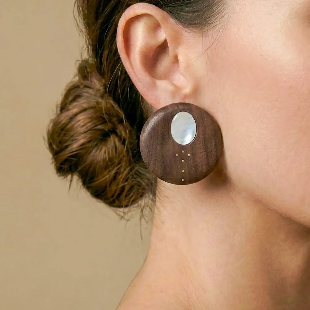 Bijoux - Boucles d'oreilles clips ronds nacre & bois 5cm - Oman - NATURE BIJOUX