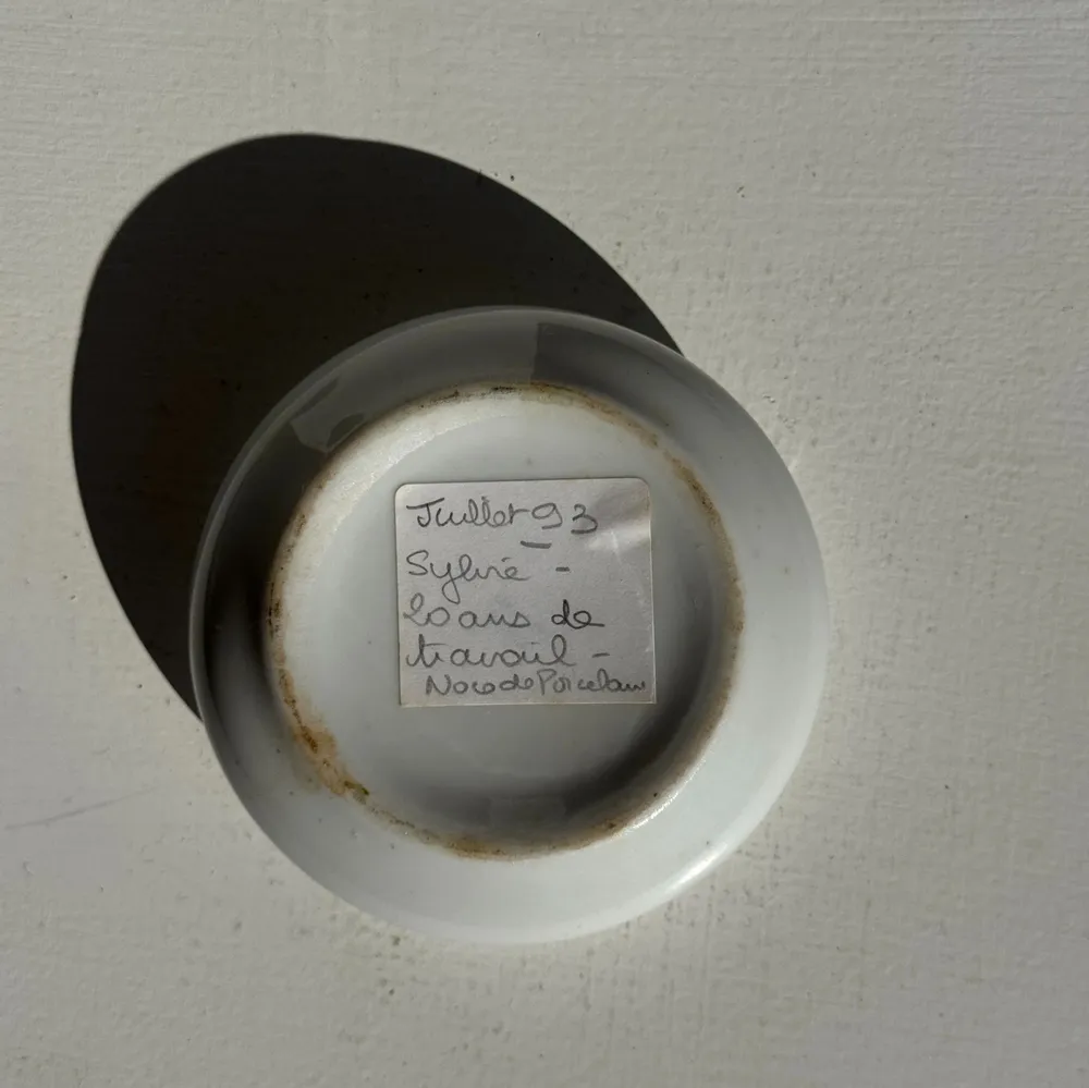 Boîtes de conservation - Bonbonnière en porcelaine au couvercle décoré de fleurs D10 - OFFICE OBJETS