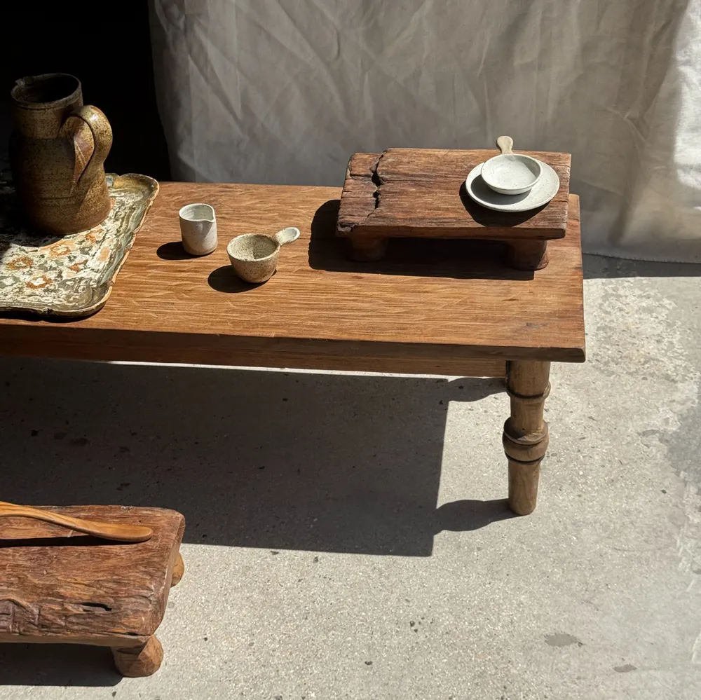 Tabourets - Petit tabouret, repose-pied en teck blond monoxyle organique wabi-sabi - OFFICE OBJETS