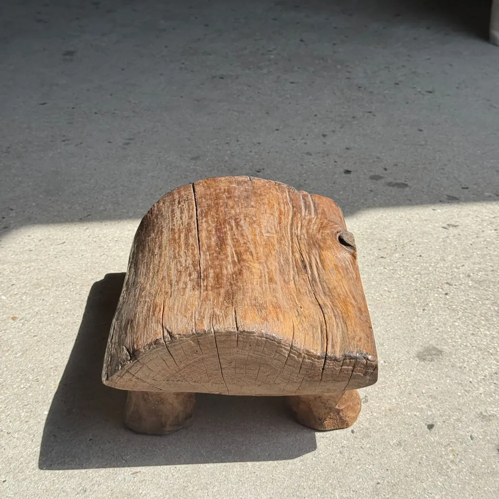 Repose-pieds - Petit tabouret, repose-pied en teck blond monoxyle organique wabi-sabi - OFFICE OBJETS