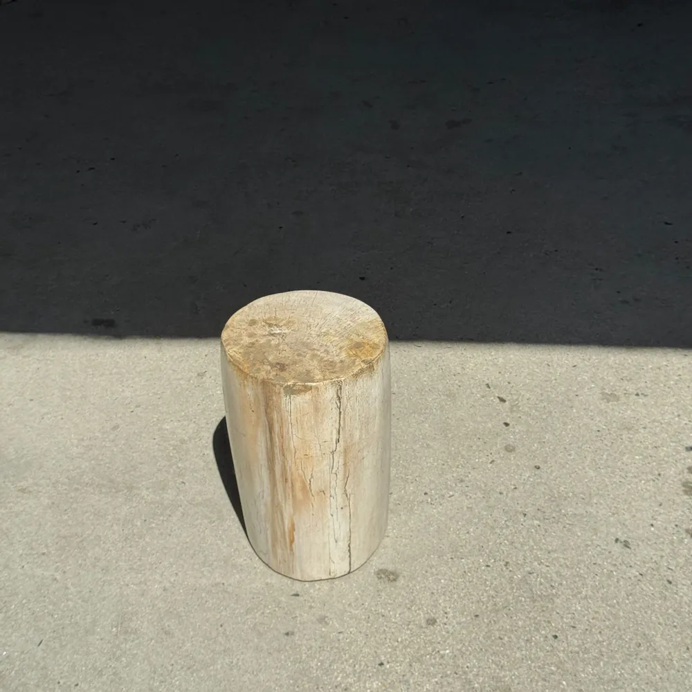 Autres tables  - Petite table d'appoint en bois pétrifié blanc beige moucheté H29 D18 - - OFFICE OBJETS