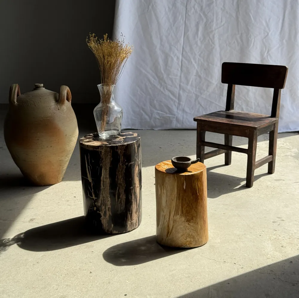 Autres tables  - Petite table d'appoint en bois pétrifié orange H28 D18 - 3332 - OFFICE OBJETS