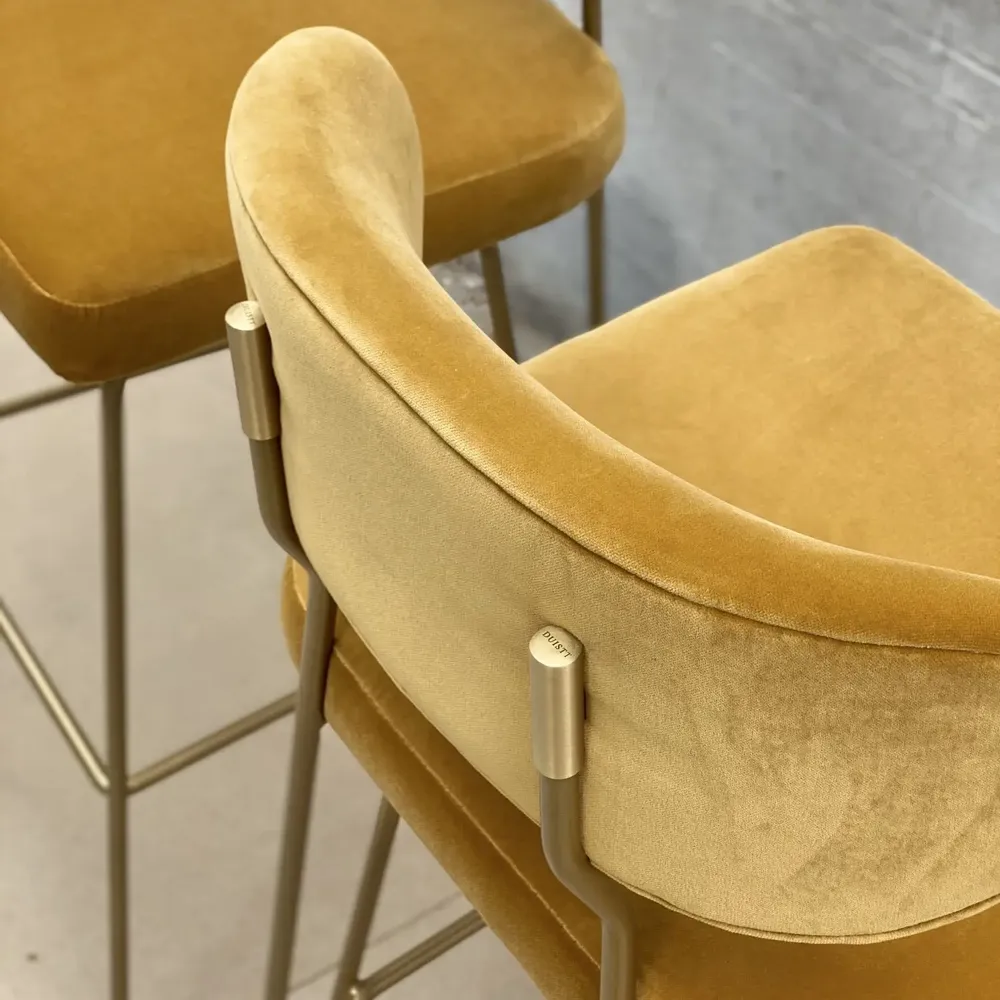 Tabourets pour collectivités - Tabouret de Bar Apollo Structure en Fer Laqué Noir avec Détails en Laiton Brossé - DUISTT