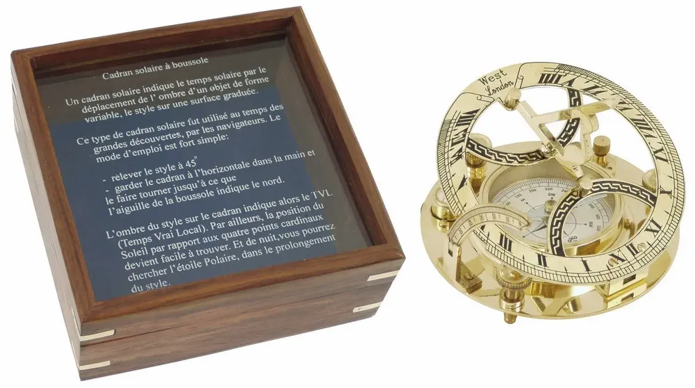 Objets de décoration - Cadran solaire a boussole, laiton brillant, dans coffret bois, diam 11.5 cm - TRADE WINDS