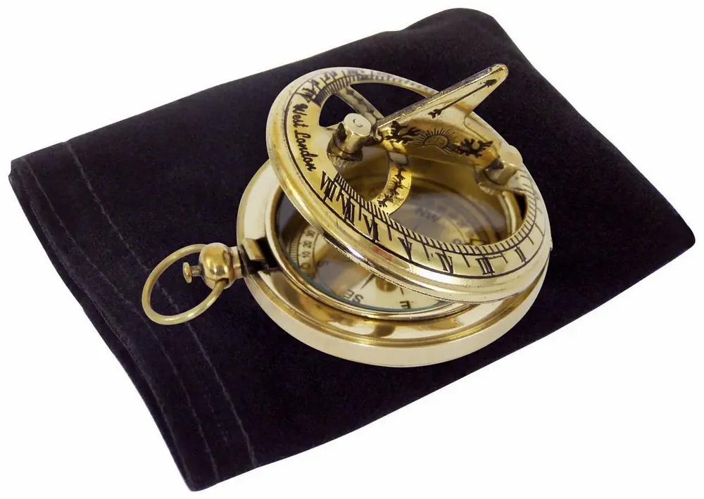 Objets de décoration - Cadran solaire sur boussole laiton brillant, D. 4.5 cm ds pochette velours - TRADE WINDS