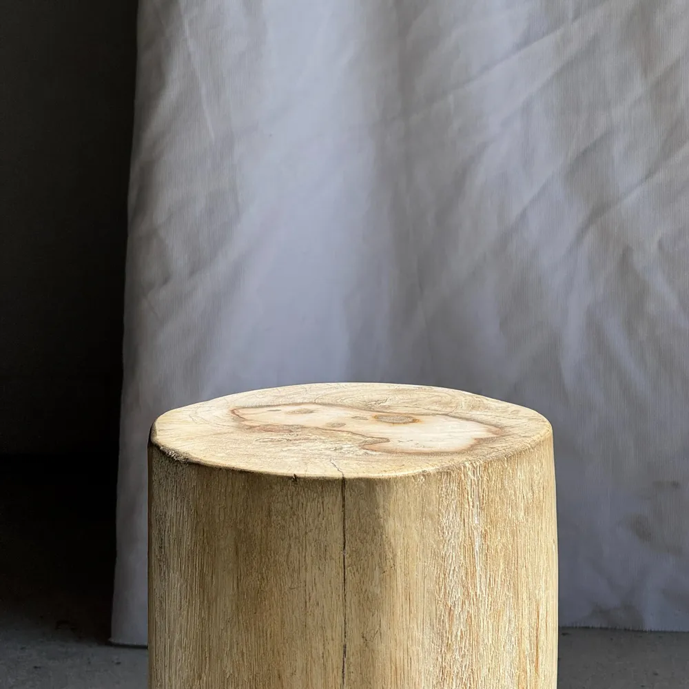 Autres tables  - Table d'appoint en bois pétrifié blanche ovale H38 D28 - 3335 - OFFICE OBJETS
