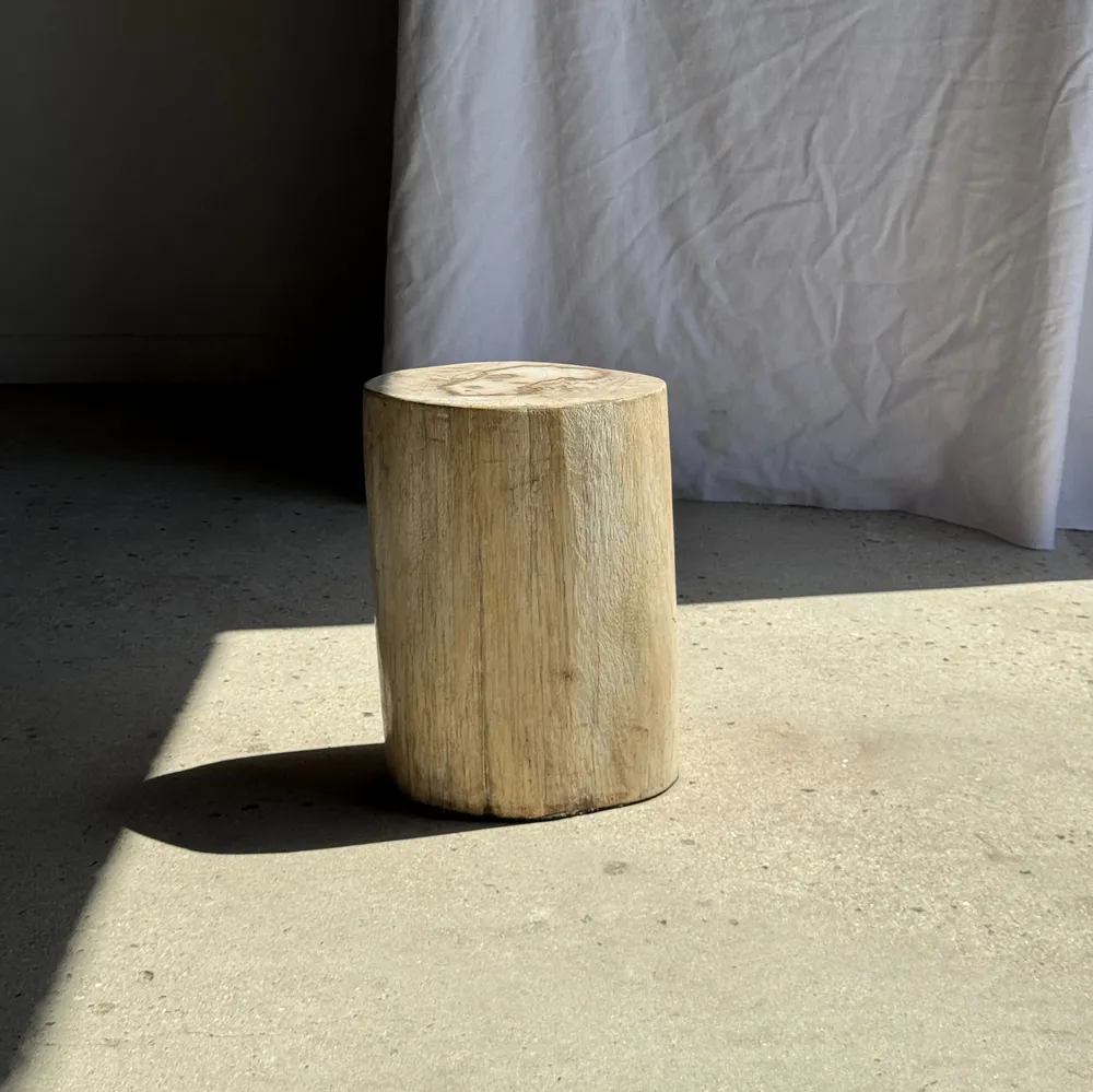 Autres tables  - Table d'appoint en bois pétrifié blanche ovale H38 D28 - 3335 - OFFICE OBJETS