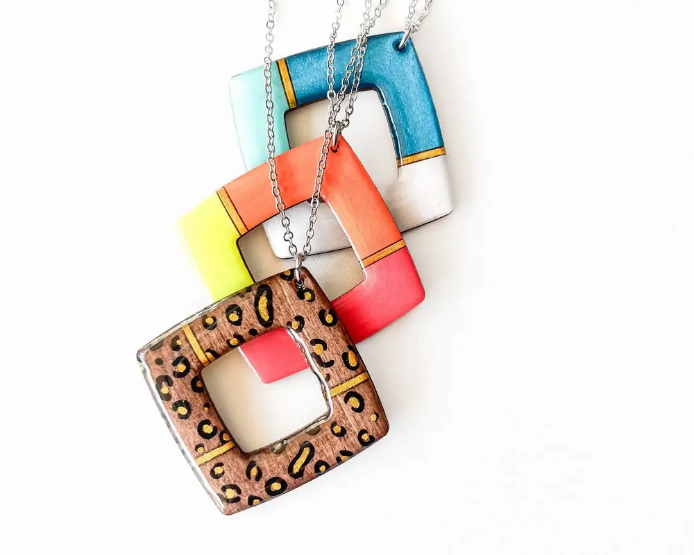 Bijoux - Collier à pendentif carré géométrique en bois - PINTONIK