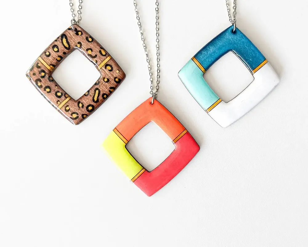 Bijoux - Collier à pendentif carré géométrique en bois - PINTONIK