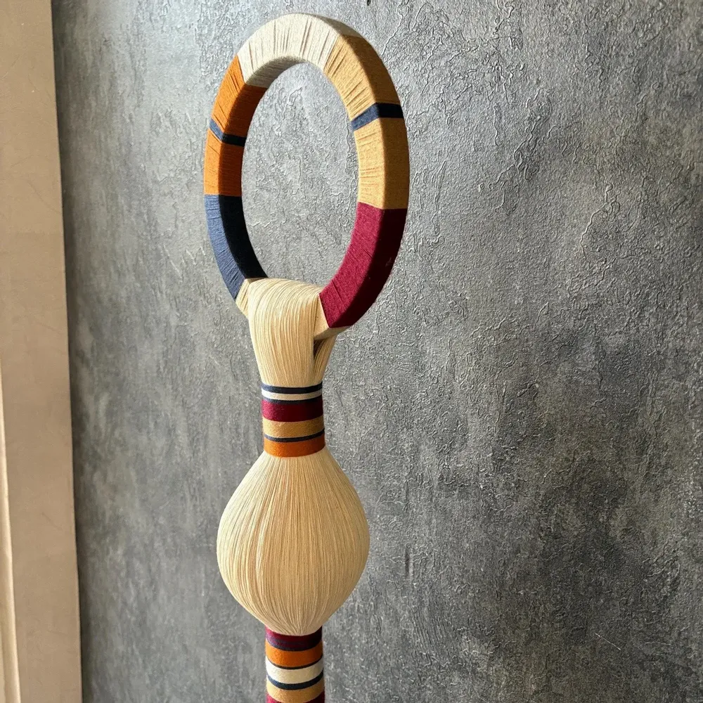 Autres décorations murales - Totem solitaire : objet sculptural sur pied fait main - SARMAL DESIGN