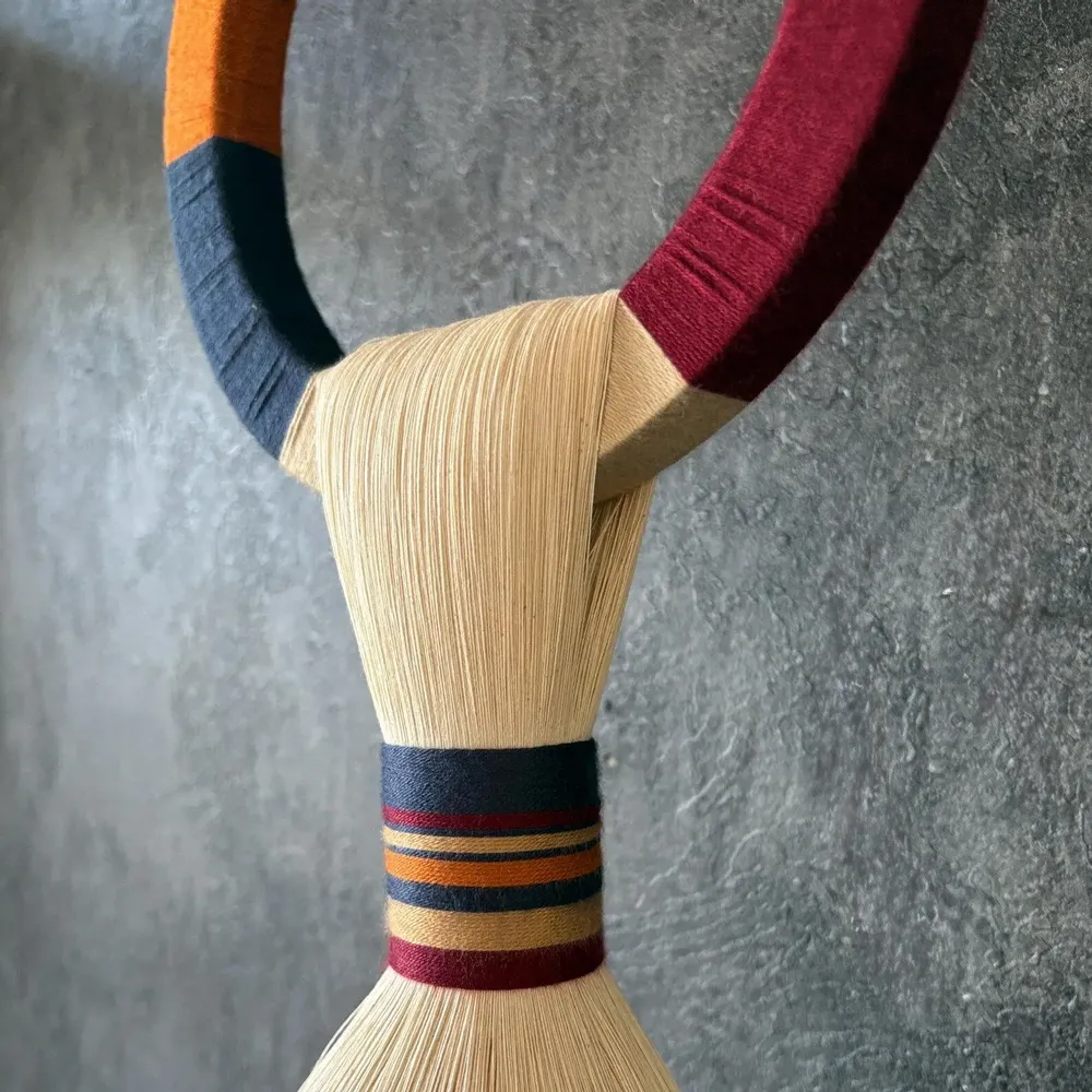 Autres décorations murales - Totem solitaire : objet sculptural sur pied fait main - SARMAL DESIGN