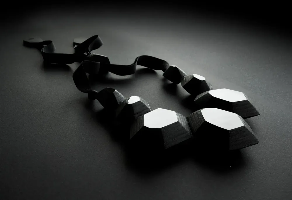 Objets personnalisables - Bijoux de cuir - Collier MONOLITH - SOPHIE • TERRIERE BIJOUX DE CUIR