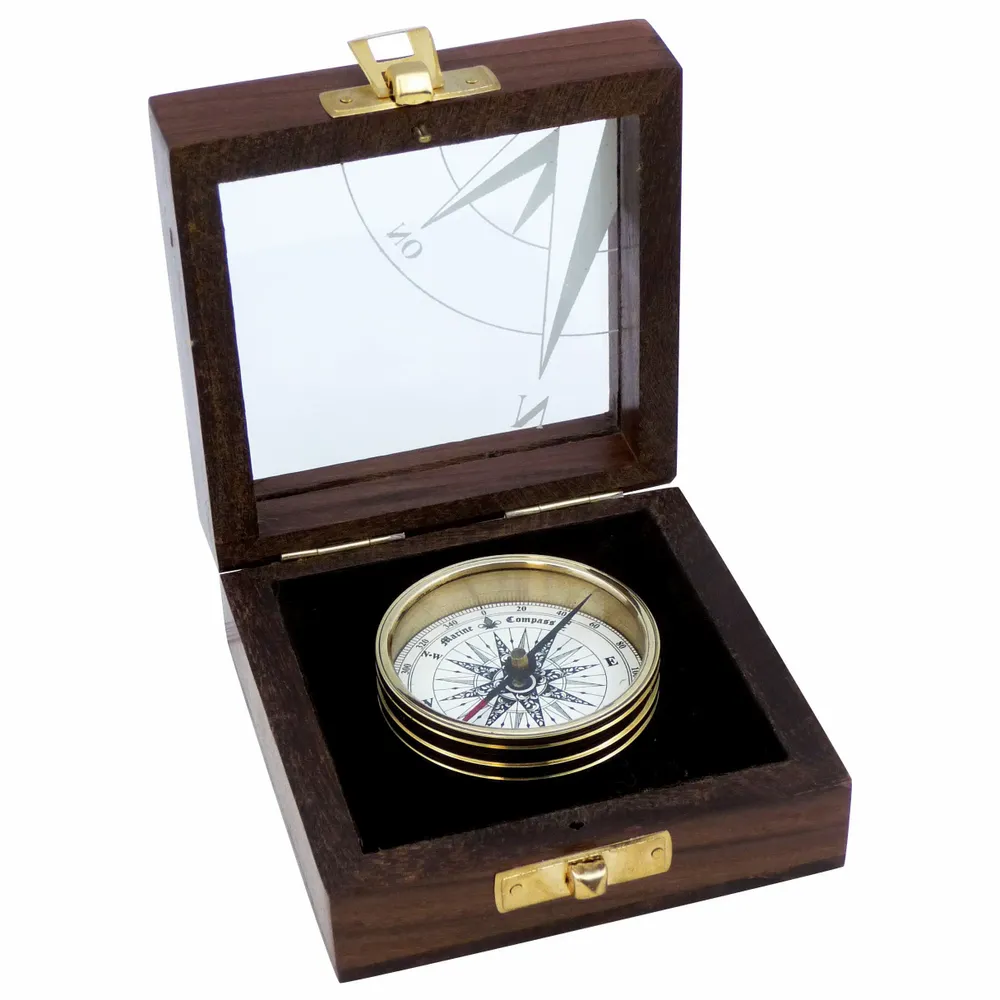 Objets de décoration - Boussole, finition laiton brillant dans coffret vitré gravé, diam. 5 cm - TRADE WINDS