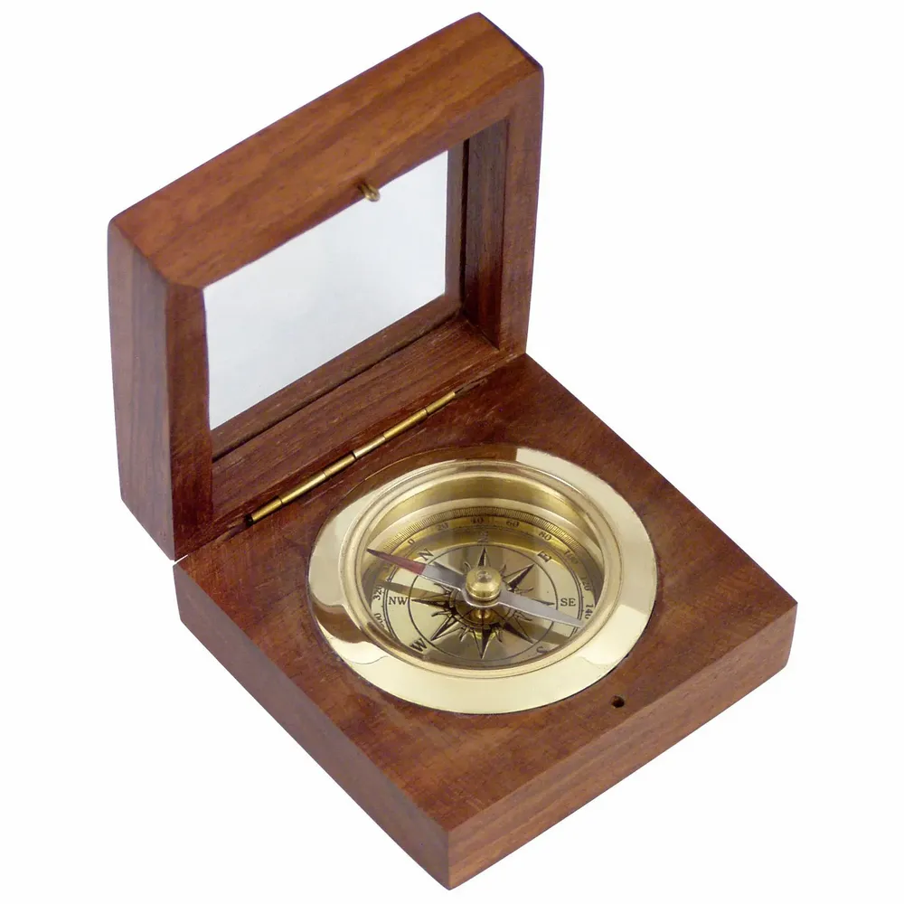 Objets de décoration - Boussole laiton brillant, D. 4.5 cm ds coffret bois, couv. transp - Dim. 7.5x7.5x3.5 cm - TRADE WINDS