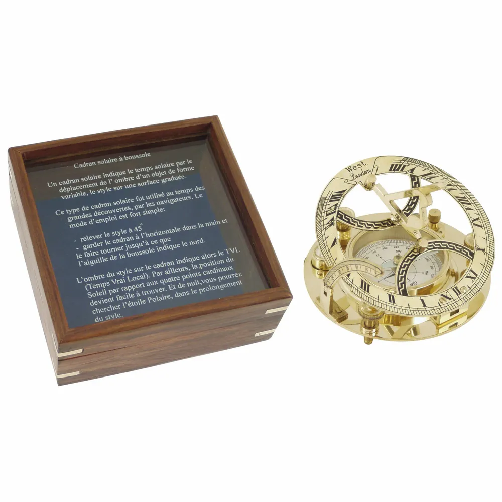 Objets de décoration - Cadran solaire a boussole, laiton brillant, dans coffret bois, diam 11.5 cm - TRADE WINDS