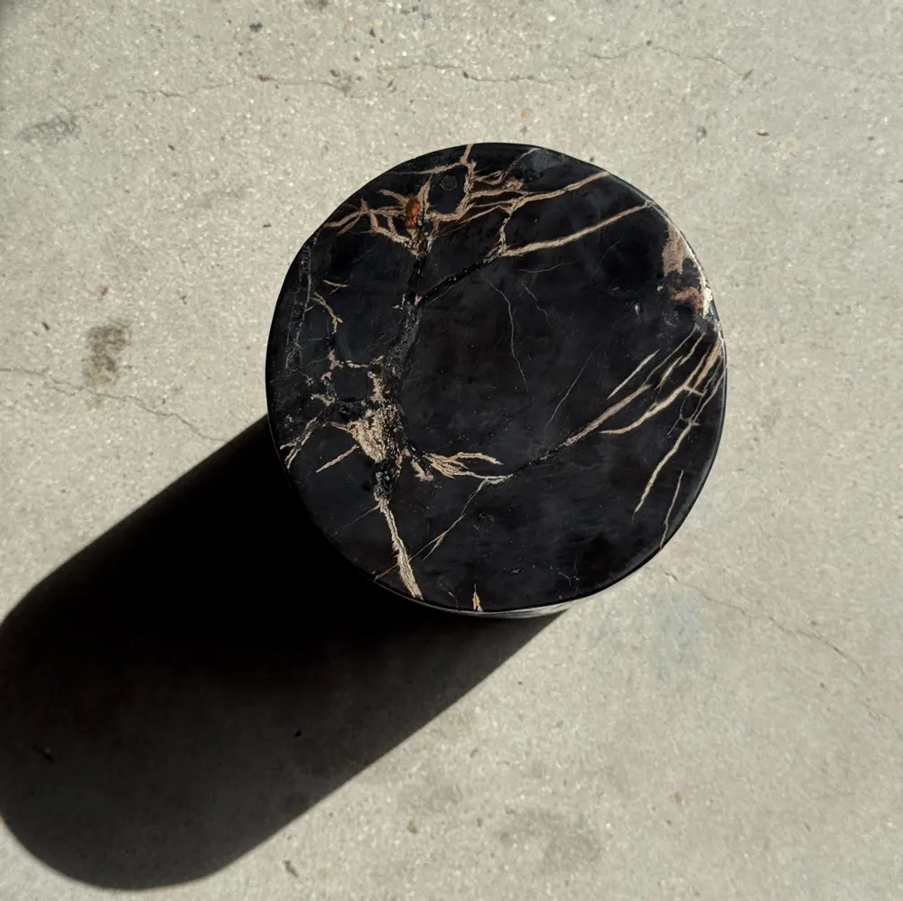 Coffee tables - Small side table in black petrified wood with beige stripes H28 D18 - OFFICE OBJETS