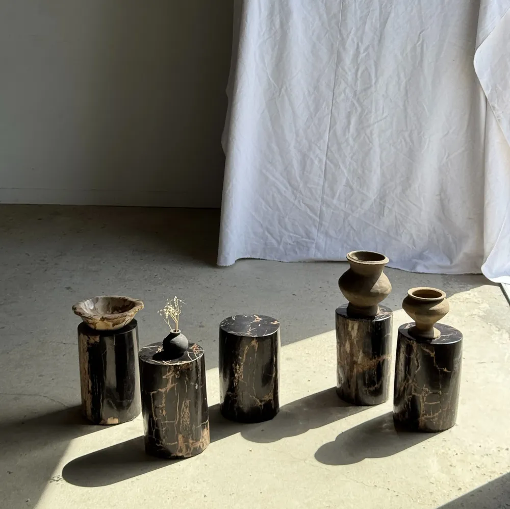 Coffee tables - Small side table in black petrified wood with beige stripes H28 D18 - OFFICE OBJETS