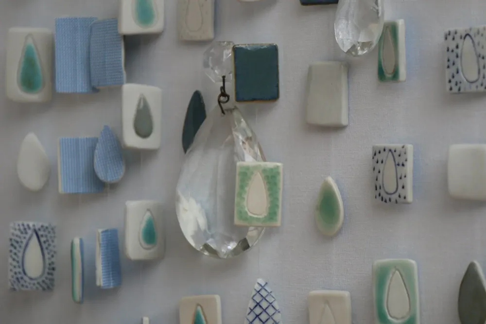 Ceramic - Wall sculpture "Every cloud has a silver lining" - GALERIE SANA MOREAU