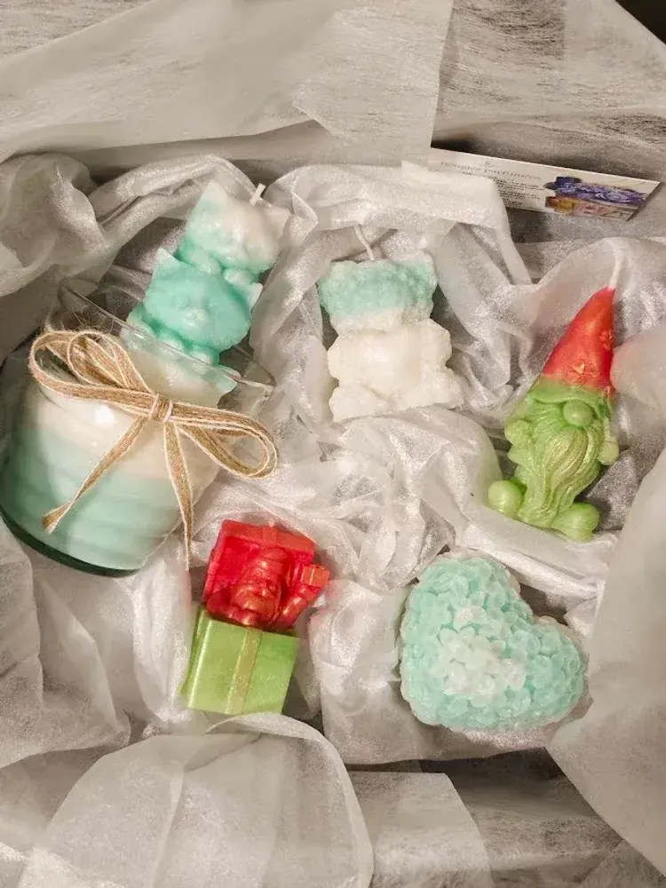Candles - Cute Bear Candle Set (8 pcs) – Scented & Decorative Christmas Gift - WIRAWIRI