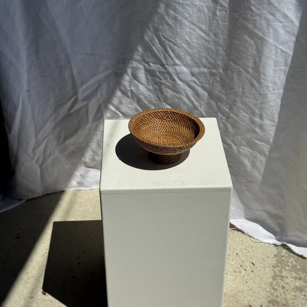 Decorative objects - Indonesian woven rattan small bowl on pedestal D18 H9 - OFFICE OBJETS