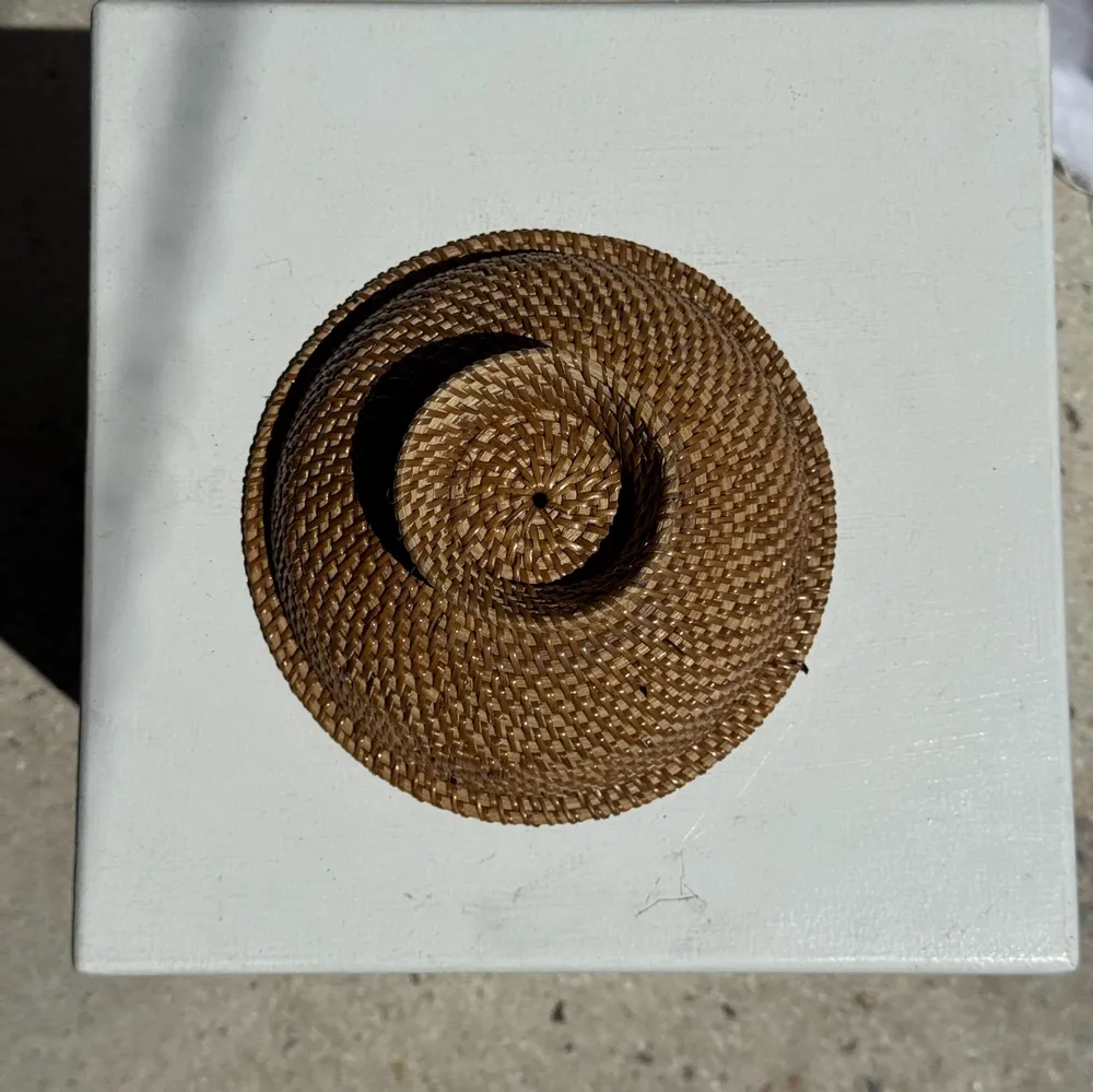 Decorative objects - Indonesian woven rattan small bowl on pedestal D18 H9 - OFFICE OBJETS