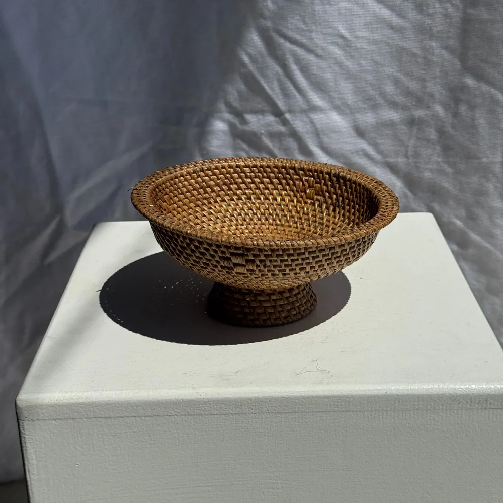 Decorative objects - Indonesian woven rattan small bowl on pedestal D18 H9 - OFFICE OBJETS