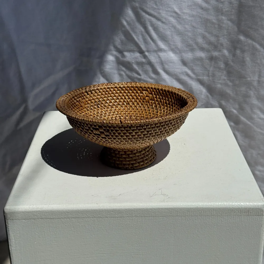 Decorative objects - Indonesian woven rattan small bowl on pedestal D18 H9 - OFFICE OBJETS
