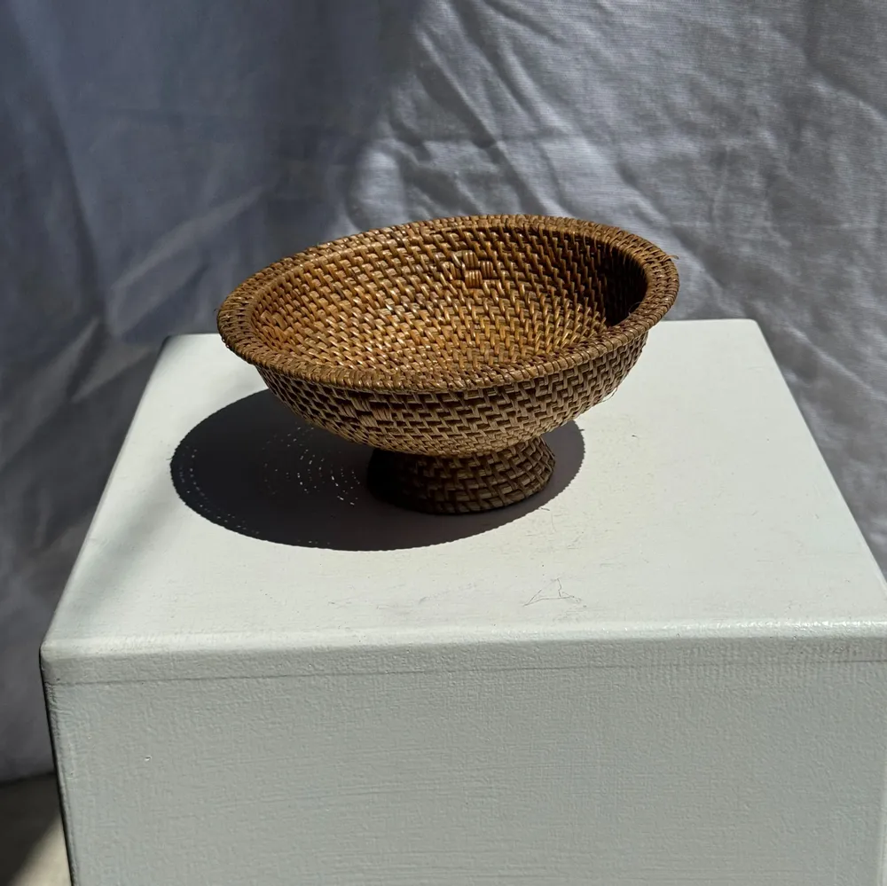 Decorative objects - Indonesian woven rattan small bowl on pedestal D18 H9 - OFFICE OBJETS