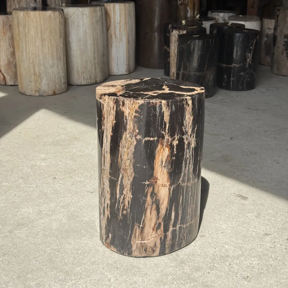 Tabourets - Table d'appoint en bois pétrifié noire stries beige arc de cercle H35 - OFFICE OBJETS
