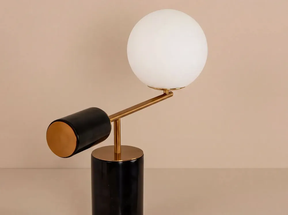 Lampes à poser - Lampe de table en verre blanc, acier poli doré et base en marbre céramique - ANGEL CERDÁ