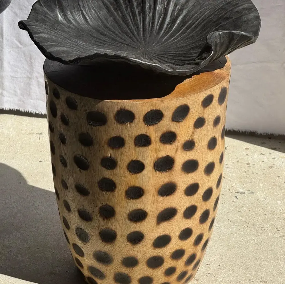 Decorative objects - Blackened teak cup in the shape of a monoxyl leaf or flower H10 D41 - OFFICE OBJETS