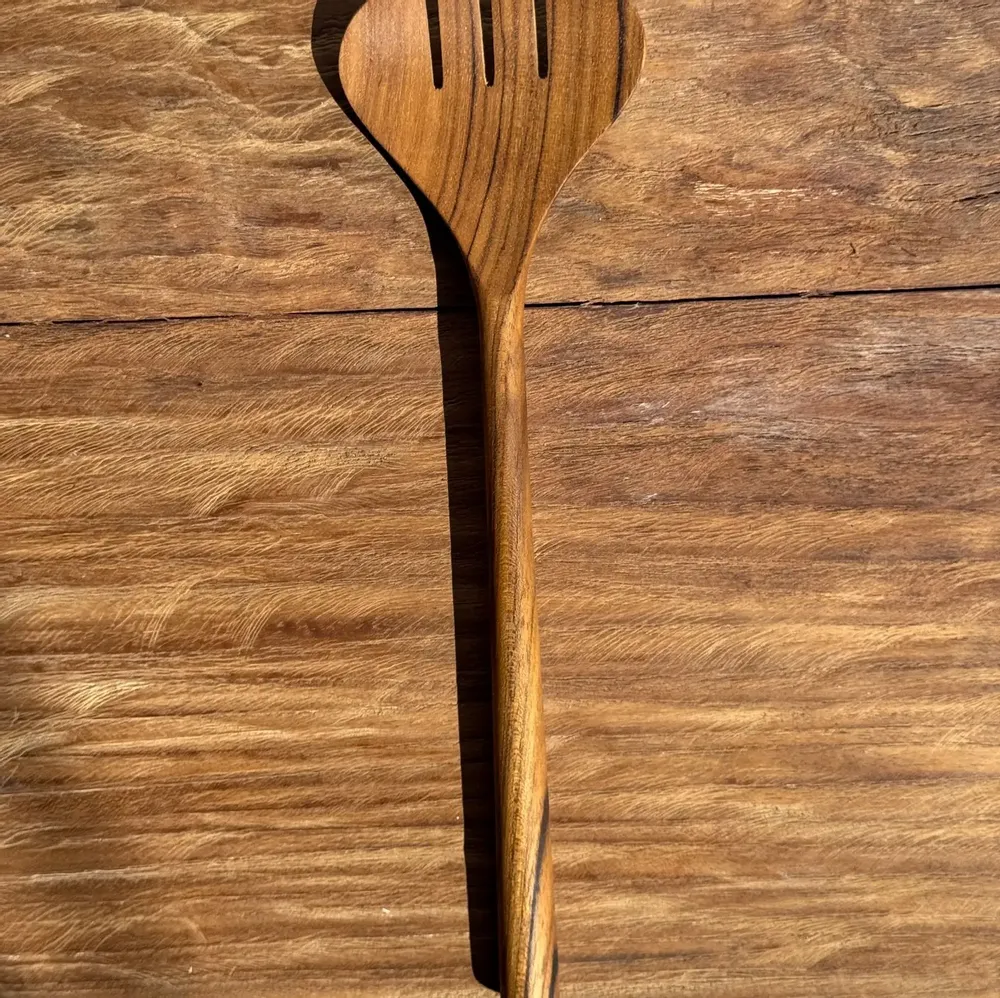Fourchettes - Couvert à salade ou grande cuillère en teck ovale fendue L18 D8,5 - OFFICE OBJETS