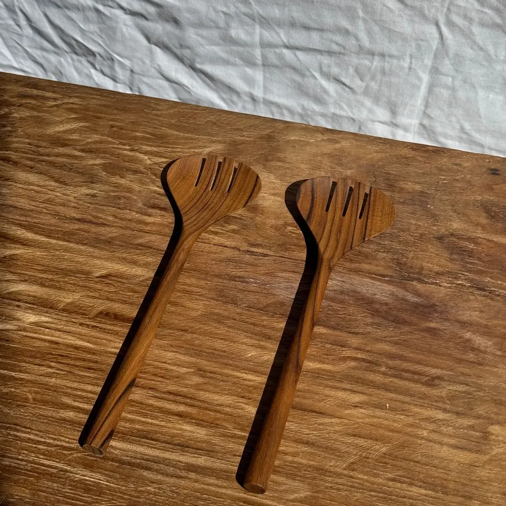 Fourchettes - Couvert à salade ou grande cuillère en teck ovale fendue L18 D8,5 - OFFICE OBJETS