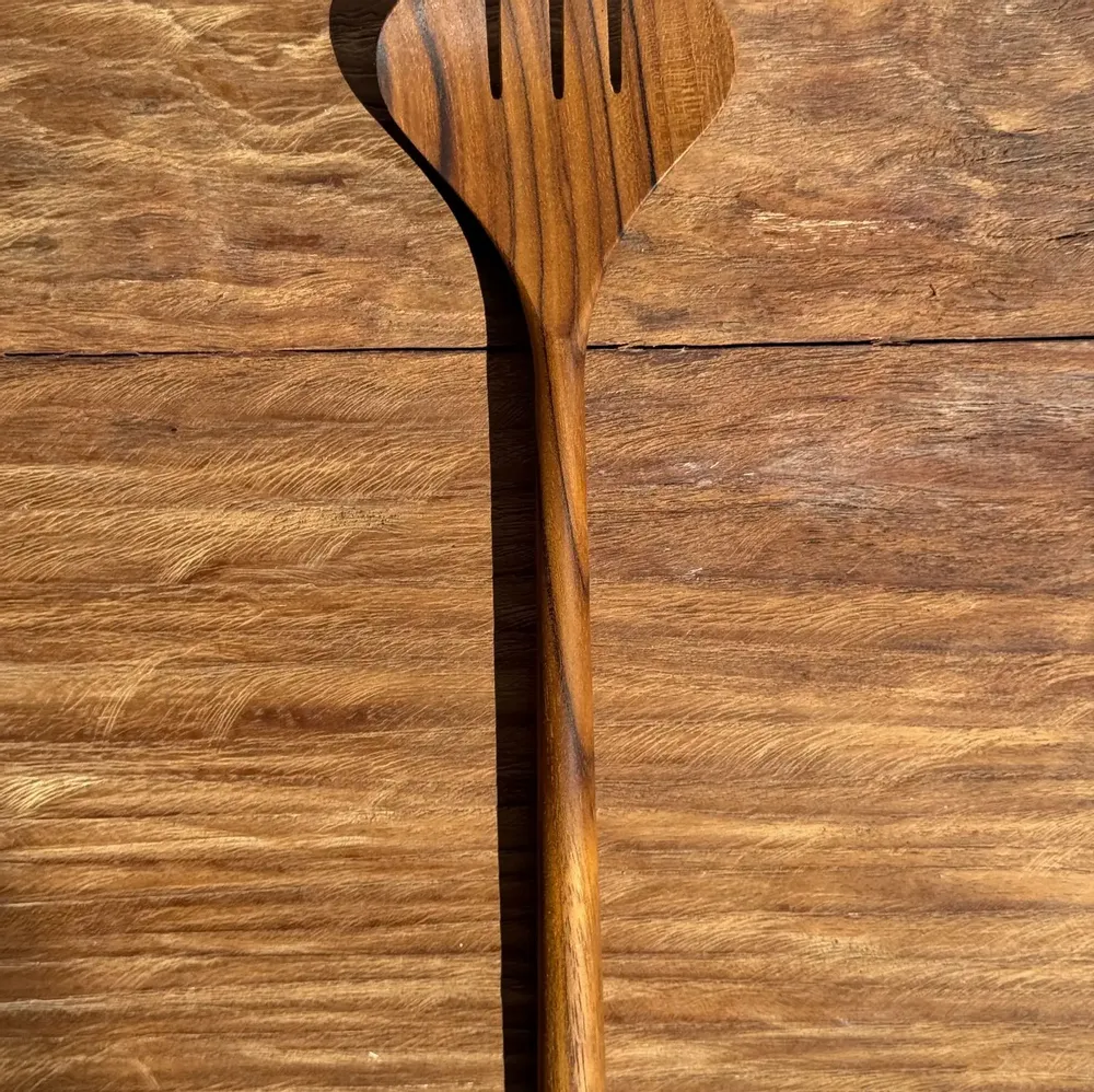 Fourchettes - Couvert à salade ou grande cuillère en teck ovale fendue L18 D8,5 - OFFICE OBJETS