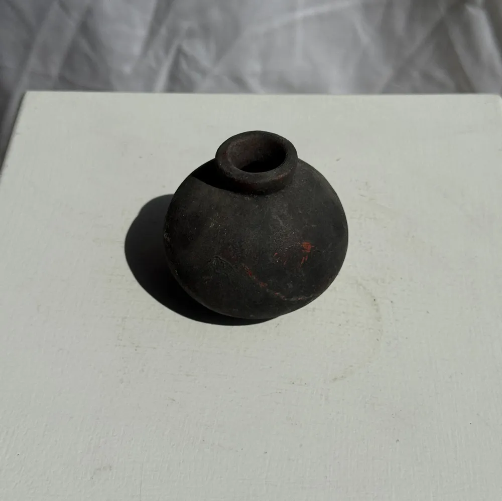 Objets de décoration - Miniscule pot boule noir en terracotta indonésien H7 D7 - OFFICE OBJETS