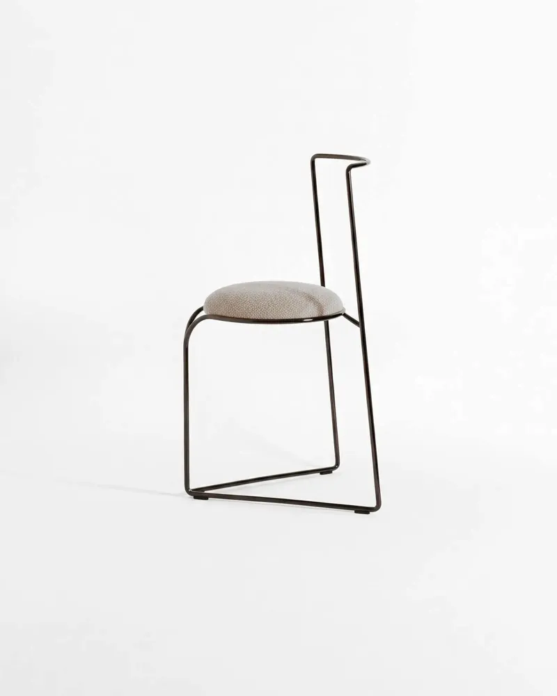 Tabourets pour collectivités - FLOW CHAIR, SCULPTURAL MINIMAL ULTRABLACK CHAIR - LAPIEGA