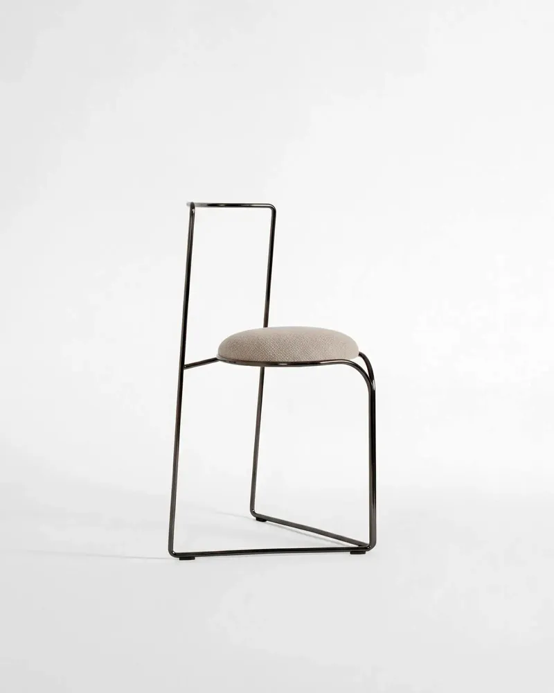 Tabourets pour collectivités - FLOW CHAIR, SCULPTURAL MINIMAL ULTRABLACK CHAIR - LAPIEGA